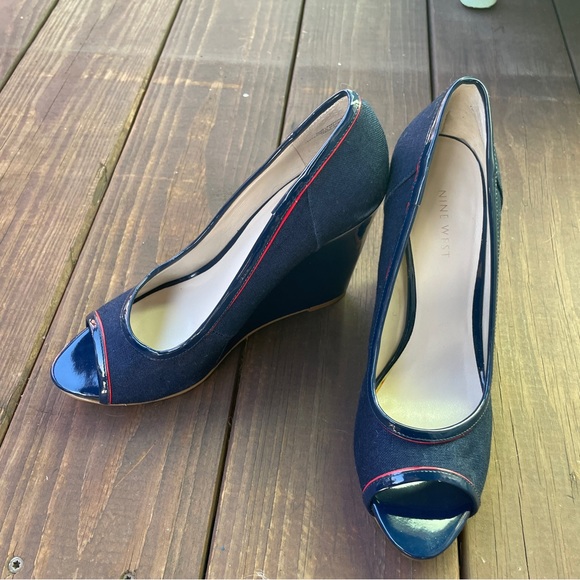 Nine West Navy with Red Trim Wedges - Picture 5 of 6